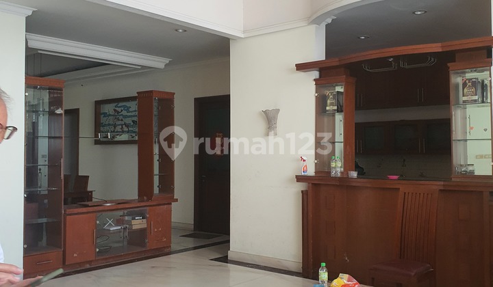 Rumah 3lantai semi furnis jl.utama 2