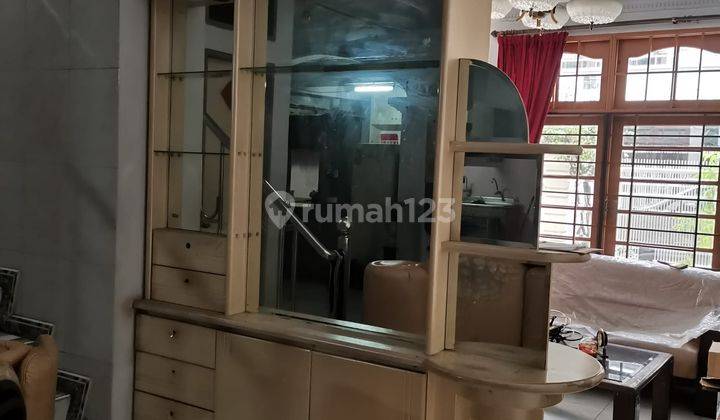 Rumah 2lantai semifurnis 1