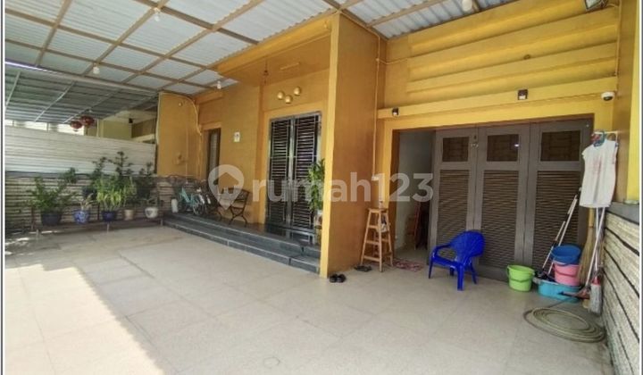 Rumah 2½lantai luas furnised Rumah 2½lantai luas furnised