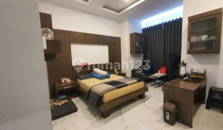 Furnished 4-Story House, Safe and Comfortable in Pluit, North Jakarta, Close to Toll Road, Hospital, Market, Mall, School. 2
