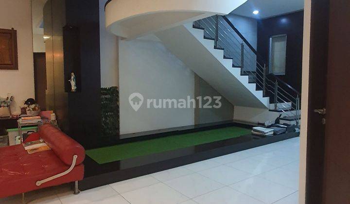 Rumah Kantong L Hometheater Carport 7mobil 2