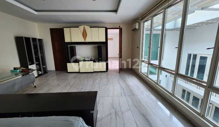 Rumah Cantik Ancol Semi Furnis Lebih Tinggi Jalan Lantai Marmer 2