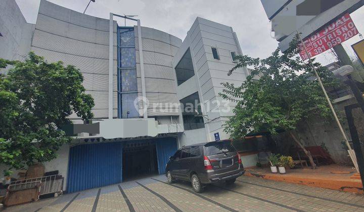 Gedung Jl.raya Ngantong Leter L 2akses Parkir 17mobil 1