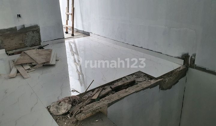 Brand New 3rumah 3lantai 2