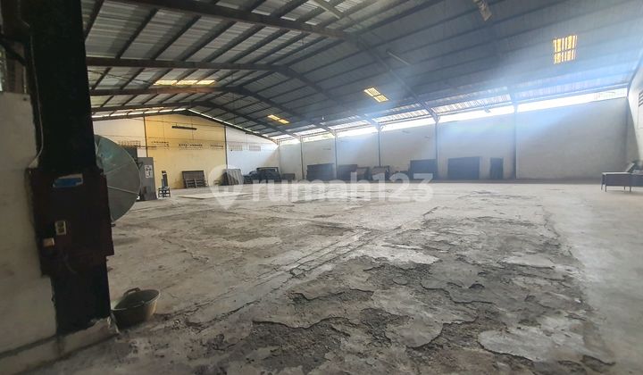 Empty Warehouse Ready for Use Empty Warehouse Ready for Use