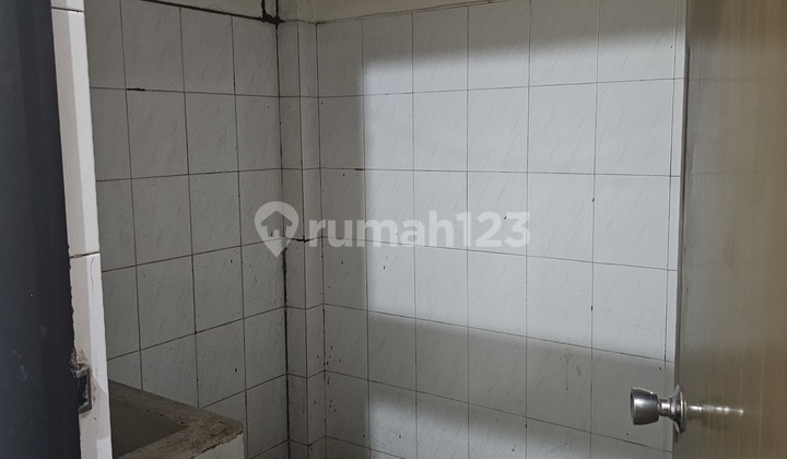 Commercial Container Access at Harmonimas Pluit 2