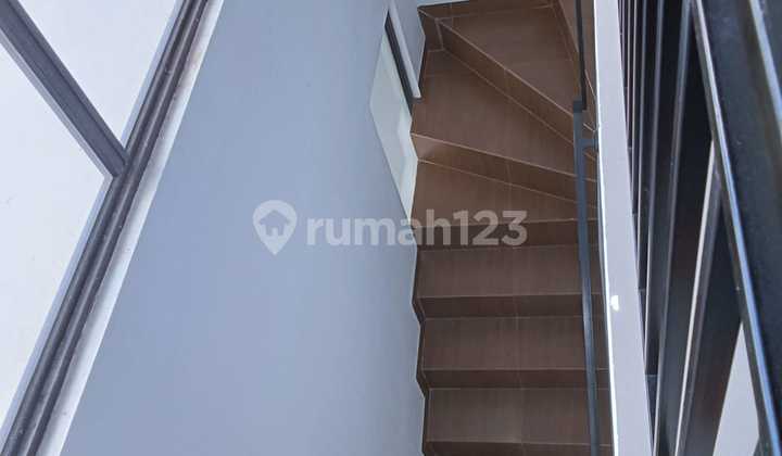 2-Story House for Sale in Central Hills Fully Renovated Near Elisabeth Hospital Batam Centre 2