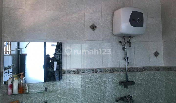 Dijual Rumah Cantik Sakura Garden Posisi Hook 3 Lantai Full Renovasi Dekat Bengkong 14