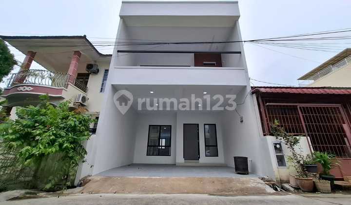 Rumah Dijual Murah, Lucky Estate 2 Lantai Dekat Nagoya Food Court Nagoya
