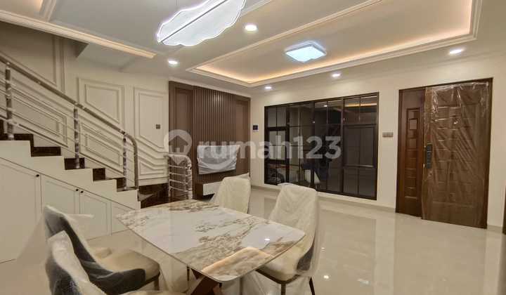 Rumah mewah Dari Developer terpercaya, Lokasi Strategis.