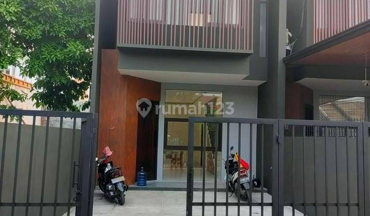 Rumah Mewah Dijual, Desain Masa Kini, Lokasi Strategis, 10 Menit Dari Tol Joor, Kota Bekasi. 2