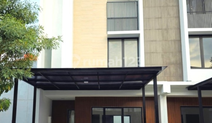 Rumah 2lt 82m type Essence Cluster La Seine JGC Cakung