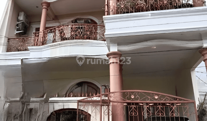 Rumah 2,5lt luas 135m type 5KT Kelapa Gading Jakarta Utara 1