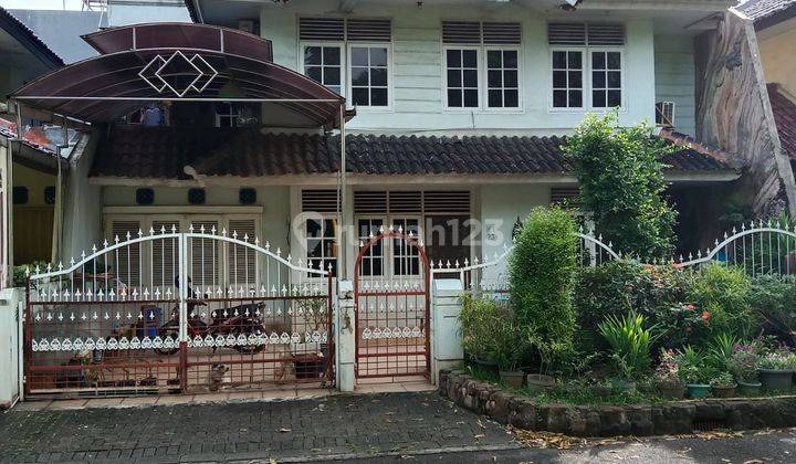 Rumah besar depan taman kawasan elit dekat ke RS mayapada dekat ke mall tangcity ada sekolah penabur cuma 5menit ,dekat ke rumah ibadah gereja dan mesjid punyabpasar modern yg bagus dan bersih 1