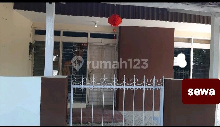 Nice Flood-Free House on Wolter Monginsidi, East Semarang 1