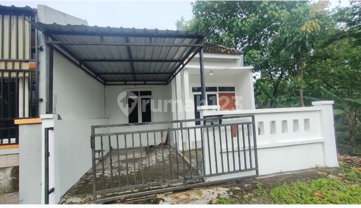 Rumah Bangunan Bagus Murah di Wolter Monginsidi 1