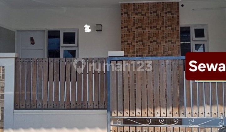 New Building House with 3 Bedrooms in Tanah Mas 1