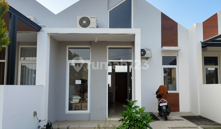 Rumah Bangunan Baru Murah dengan Ac Lokasi Tengah.kota