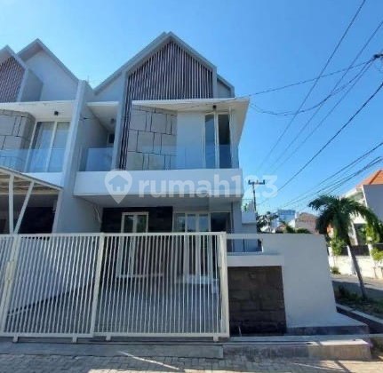 Rumah Manyar Tompotika dekat Galaxy Mall Klampis Mulyorejo (DND)