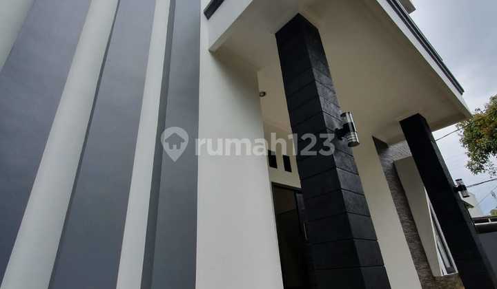 Neat Hook House, Sturdy Quality Building in Pamulang Estate. Neat Hook House, Sturdy Quality Building in Pamulang Estate.