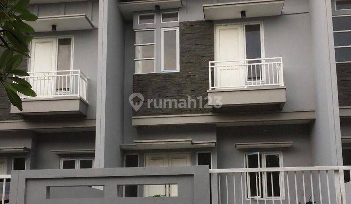 Jual rumah  dekat jalan panjang jakarta selatan lt 162 baru renov petukangan utara 1