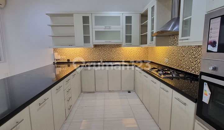 Townhouse Lebak Bulus Private Pool Near South Quarter and JIS 2