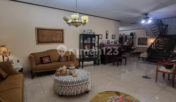 Besides Strategic, This Well-Maintained Vintage House in Kebayoran Baru is Also Lucky. 2