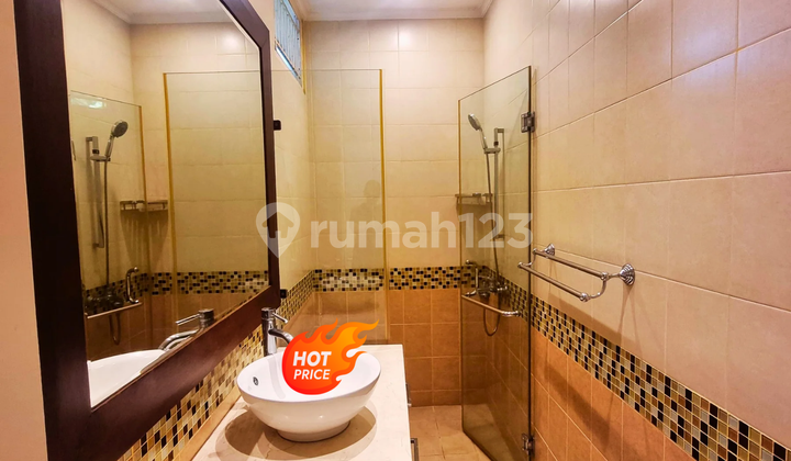 White Kitchen And Nice Garden House One Storey Kemang South Jkt 2