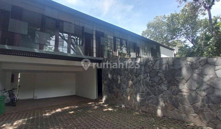 One Of The Beautiful Compound House With Natural Lake Pejaten 1