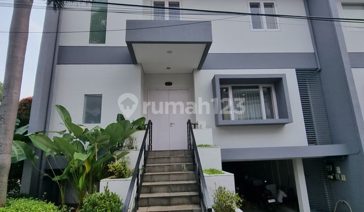 Townhouse Lebak Bulus Private Pool Near South Quarter and JIS