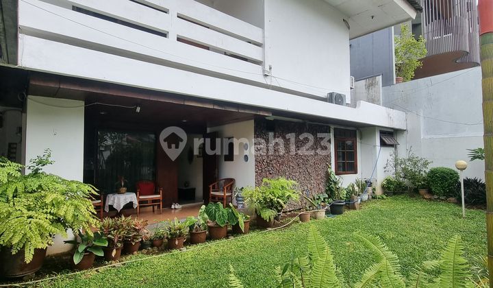 Selain Strategis Rumah Vintage Terawat Kebayoran Baru Hoki Juga