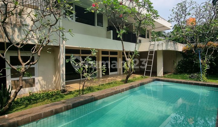 Kemang Two Storeys 800 Sqm with 5 Bedrooms and Pool, Great Choice