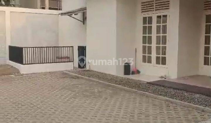 Rumah Cocok Untuk Kantor Di Cipete Selatan Halaman Dan Ruang Tamu Lega 2