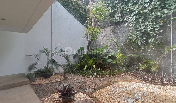 One Of The Beautiful Compound House With Natural Lake Pejaten 2