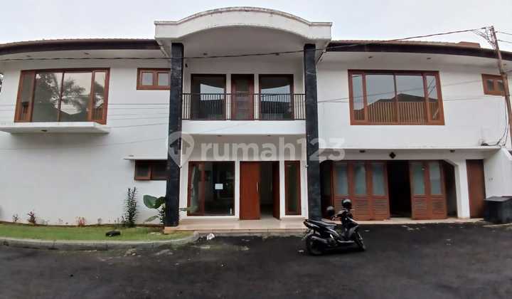 Rumah Kompleks Pejaten Barat Kolam Renang Pribadi Halaman Belakang Untuk Kantor Rumah Kompleks Pejaten Barat Kolam Renang Pribadi Halaman Belakang Untuk Kantor