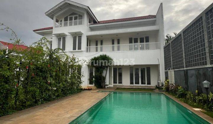 Nice Home With Huge Bedroom And Backyard Garden Swimming Pool  1