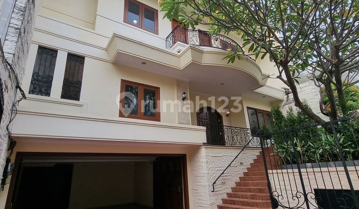 Pondok Indah House 5 Bedrooms Private Pool Good Condition Ready to Move In