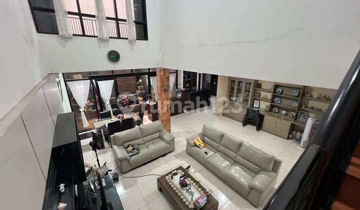 Rumah di Taman Modern Cakung, LT. 200 m2 , 3 Lantai , Semi Furnis