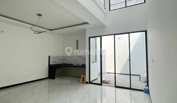Rumah di Metland Puri , Clematis Uk. 6x20 . Renov 3 Lantai , SHM 2