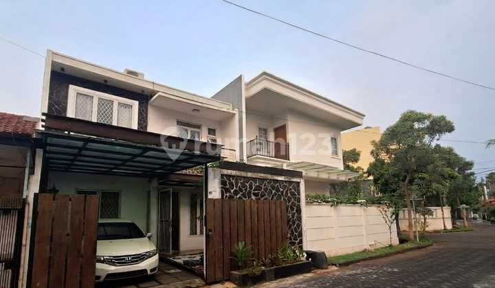 Rumah di Semanan , LT. 7X15m2 , Renov 2,5 Lantai , SHM , Barat