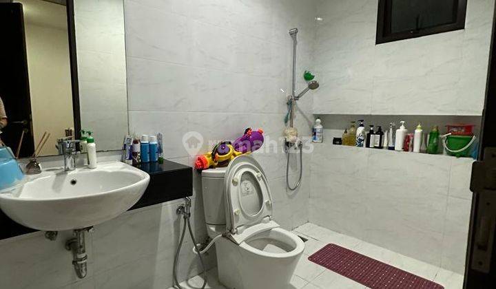 Rumah di Green Lake City East Asia 6x15 SHM Semi Furnish  9