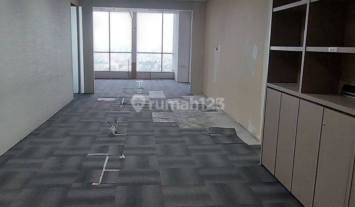 Ruang Office Luas 257 M2 di Apl Tower Central Park, Jakarta Barat