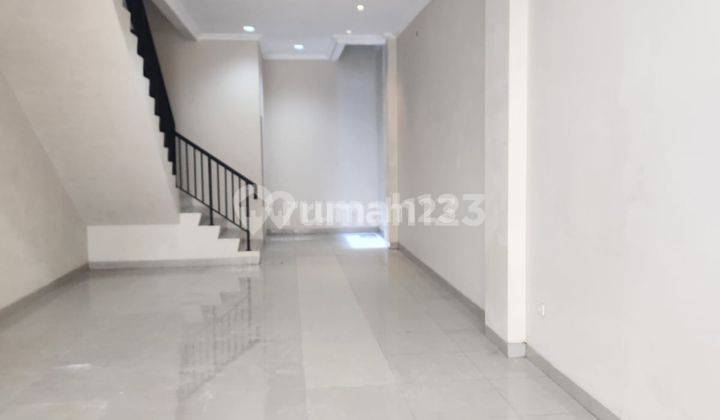 Shophouse in Green Lake City, Sentra Niaga, 4-story facing the road 2