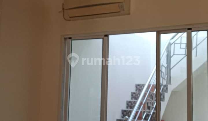 House at Golf Lake Residence, Land Size 8x20, 2 Floors, Semi-Furnished. 2