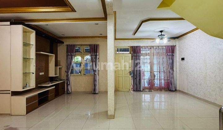 Rumah di Kosambi Baru, Uk. 8x15 , Semi Furnish , 2.5 Lantai , SHM