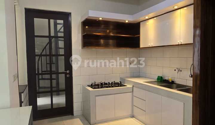 House in Green Lake City, 10X20 East Asia, Semi-Furnished, Freehold Title House in Green Lake City, 10X20 East Asia, Semi-Furnished, Freehold Title