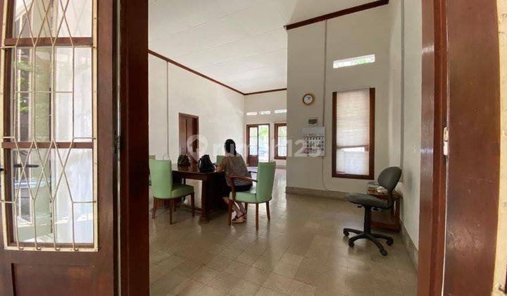 RUMAH KOLONIAL BAGUS JL LOMPOBATANG  SHM  HADAP TIMUR 2