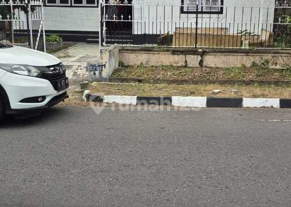 European Style House Suitable for Cafe Bintaran Yogya European Style House Suitable for Cafe Bintaran Yogya