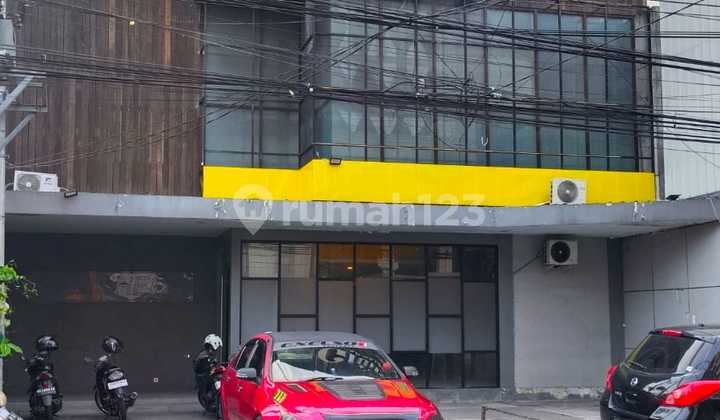 FOR RENT: 3-Floor Shop House on Jln. Seturan Raya, University Area