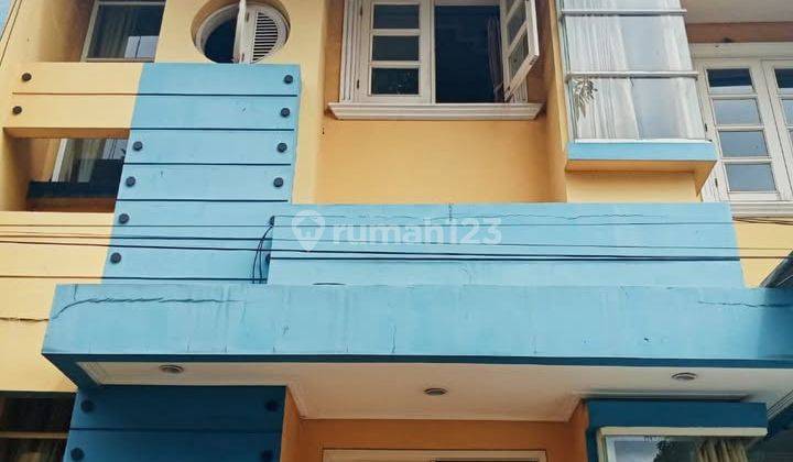 Rumah Bagus Semi Furnished Dekat Mall Indah Jakarta Selatan 1